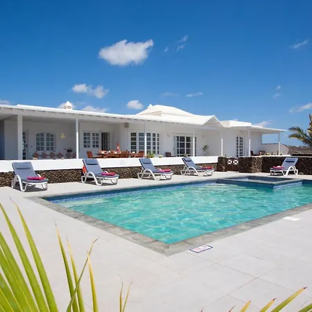 Villa Palmitas - Sea Views - Private Pool - Hot Tub - Table Tennis