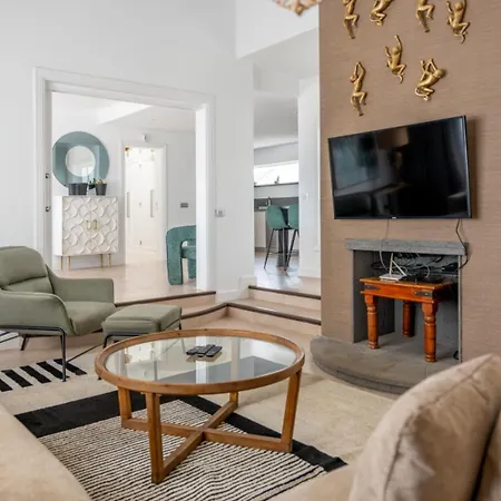 Вилла Palmitas - Sea Views - Private Pool - Hot Tub - Table Tennis