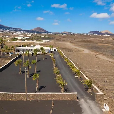 Вилла Palmitas - Sea Views - Private Pool - Hot Tub - Table Tennis *