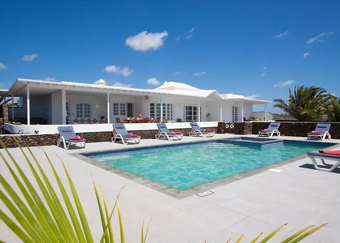 فيلة Palmitas - Sea Views - Private Pool - Hot Tub - Table Tennis